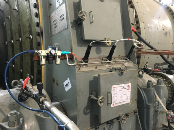 圖3 安裝在齒輪罩上的紅外測溫傳感器